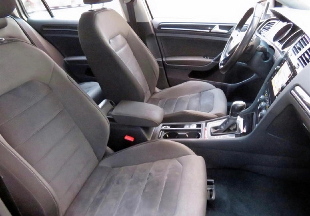 Volkswagen Golf cena 62000 przebieg: 116000, rok produkcji 2017 z Warszawa małe 137